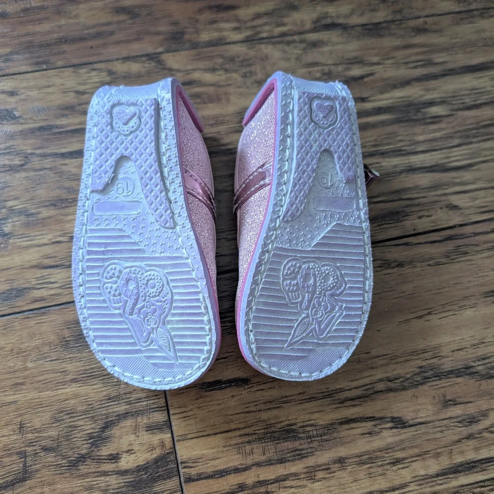 💥3/$24 Pink Glitter Shoes With Bow‎ Detail
